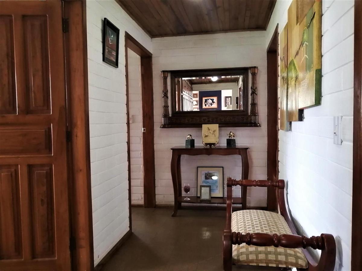 Chester'S B&B Tababela Dış mekan fotoğraf
